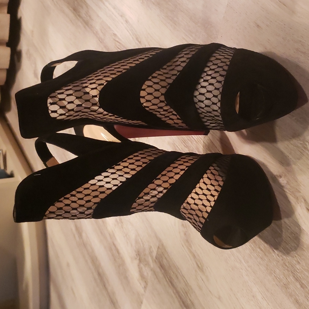 Christian Louboutin size 40 color black 100% Authentic